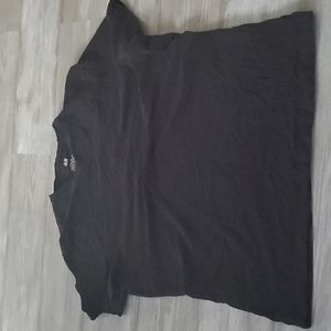 H&M short sleeve black v-neck shirt